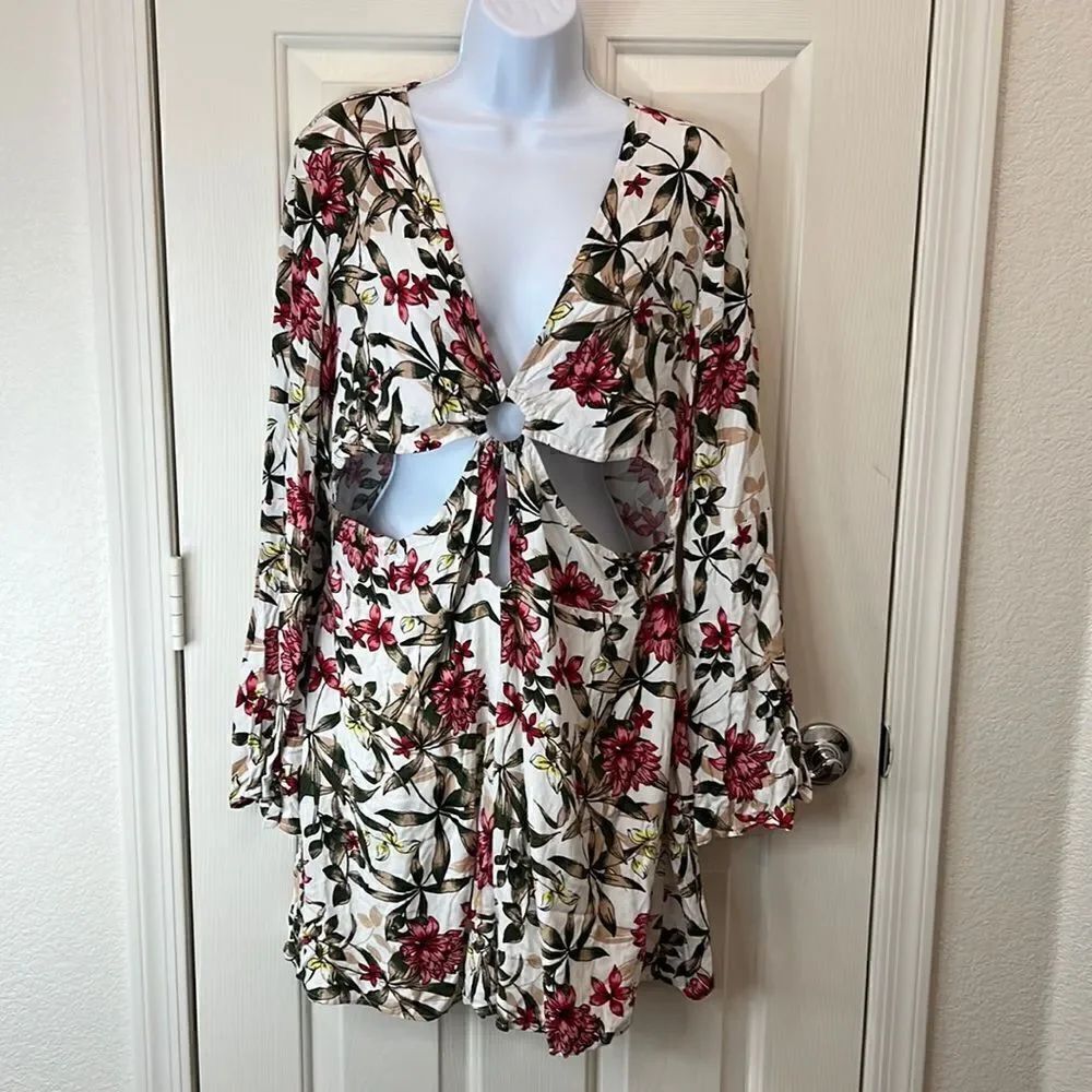 Material Girl Shorts Romper Size XXL V Neck Cutouts Floral White Gold Zipper New
